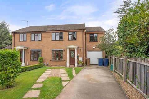 Wedgwood Drive, Wisbech, Cambs, PE13 2DD 4 bed semi