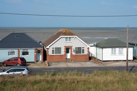 Faversham Road, Seasalter 3 bed detached house for sale