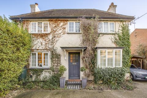 Marlow, Buckinghamshire 4 bed detached house for sale