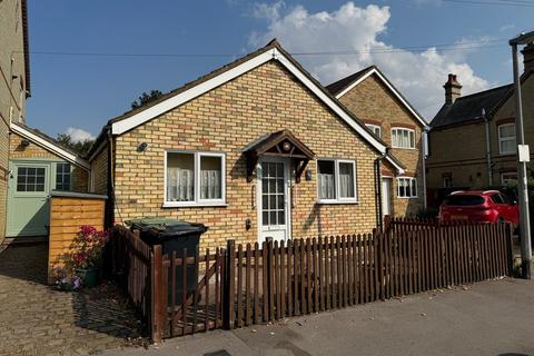 The Green, Stotfold, Hitchin, SG5 2 bed detached bungalow for sale