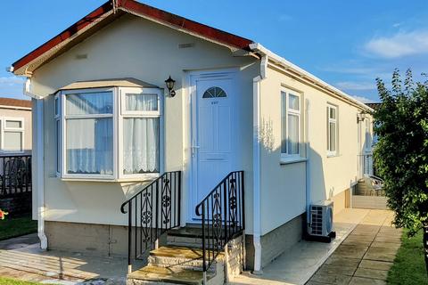 Creek Road, Canvey Island, SS8 2 bed park home for sale