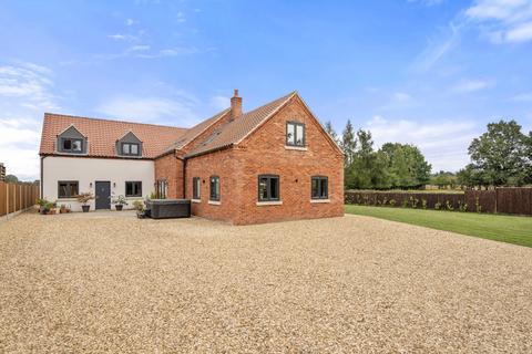 Gainsborough Road, Newark NG23 4 bed detached house for sale