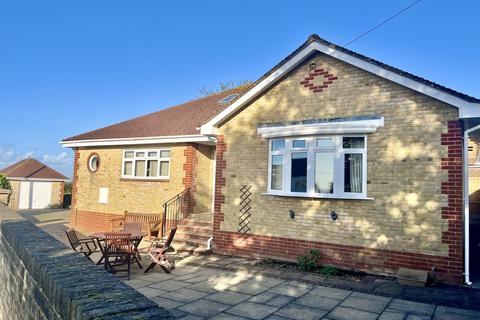 Staplers Road, Newport 3 bed bungalow for sale