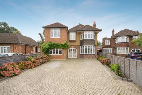 Montrose Avenue, Datchet 4 bed detached house for sale