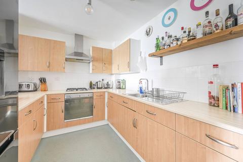 Poplar E14, Tower Hamlets, London, E14 2 bed flat for sale