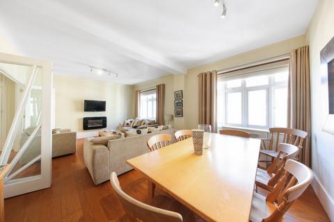 Hall Road, St John's Wood, NW8 3 bed flat for sale