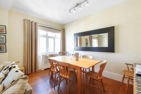 Hall Road, St John's Wood, NW8 3 bed flat for sale