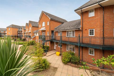 Knights Place, Windsor 2 bed apartment for sale