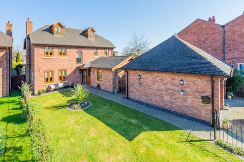 Glebe Meadows, Whittington 5 bed detached house for sale