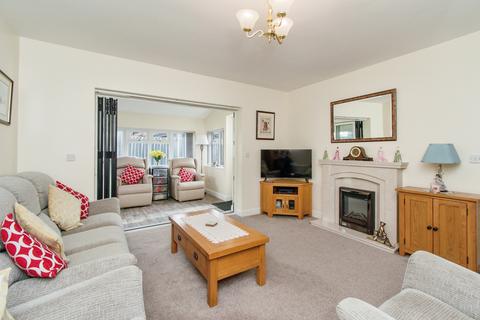 Lower Oxford Street, West Yorkshire WF10 3 bed detached house for sale