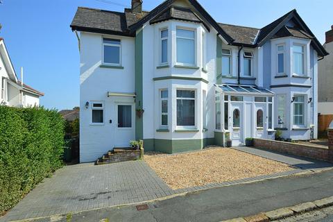 LARGE FAMILY HOME * SHANKLIN 5 bed semi