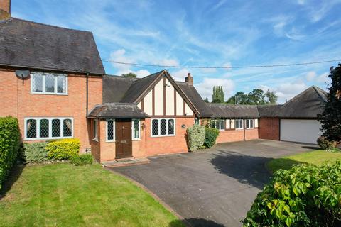 School Road, Snitterfield... 4 bed semi