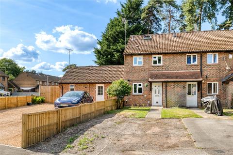 Queens Pine, Bracknell, Berkshire, RG12 3 bed terraced house for sale