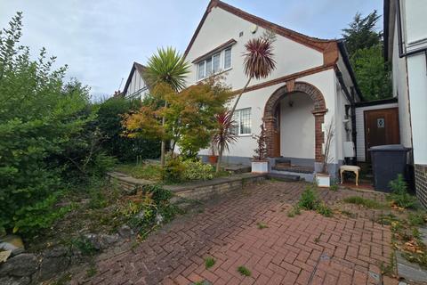 Wentworth Road, NW11 3 bed detached house for sale