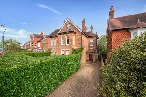 The Drive, Sevenoaks, TN13 2 bed ground floor flat for sale