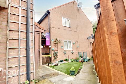 Copperfields, Luton 2 bed terraced house for sale