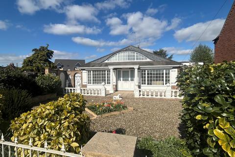 Broadway, Crowland 3 bed detached bungalow for sale