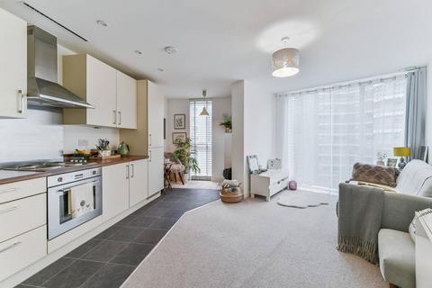 Saffron Central Square, East Croydon... 1 bed flat for sale