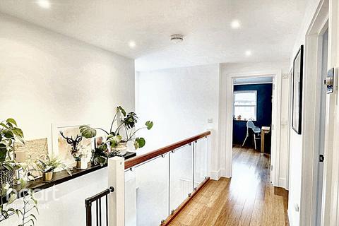 High Street, Orpington 2 bed maisonette for sale