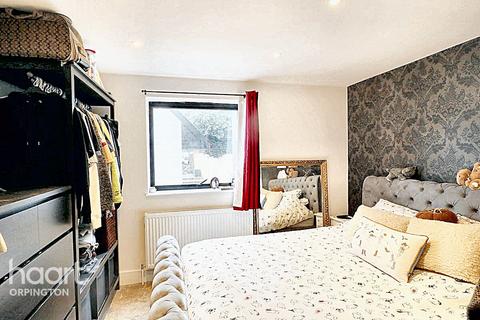 High Street, Orpington 2 bed maisonette for sale