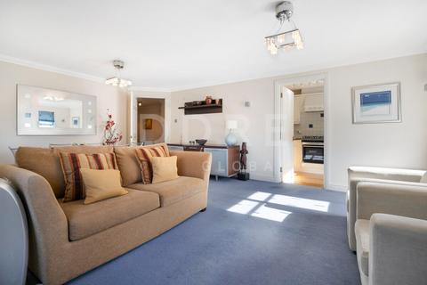 Hayward Road, Thames Ditton, KT7 2 bed apartment for sale