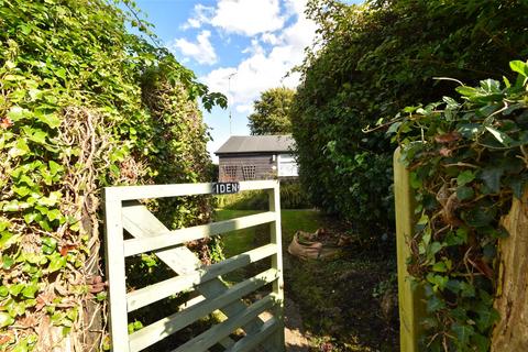 1 bedroom detached bungalow for sale