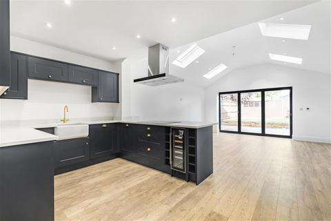 Replingham Road, SW18 4 bed terraced house for sale