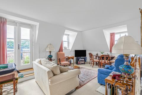 Ham Common, Richmond, Surrey, TW10 2 bed penthouse for sale