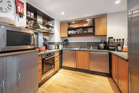 Boyd Street, Whitechapel, London, E1 2 bed flat for sale