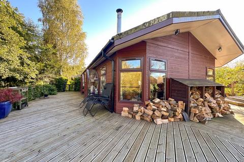 Hunters Pointe, Somerford 2 bed lodge for sale