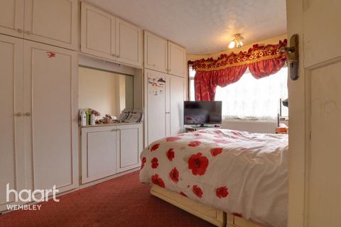 North Acton Road 3 bed end of terrace house for sale