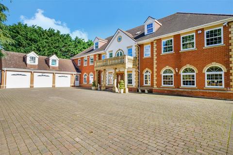 Stoke Court Drive, Stoke Poges SL2 7 bed detached house for sale