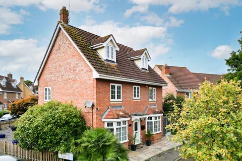 Wickham Crescent, Chelmsford 5 bed detached house for sale