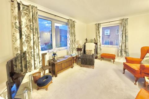 Ashcroft Gardens, Cirencester 1 bed flat for sale