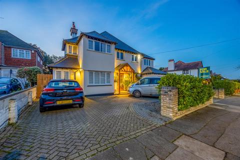 6 bedroom detached house for sale