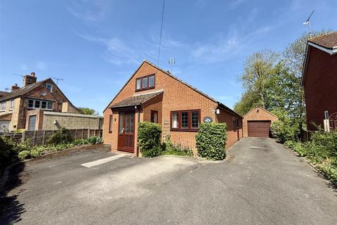 Vicarage Lane, Frampton On Severn GL2 4 bed chalet for sale