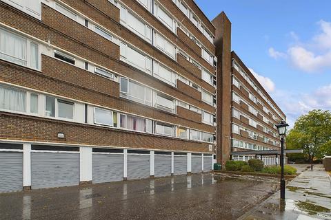 Lemare Lodge, Bromley BR2 2 bed apartment for sale