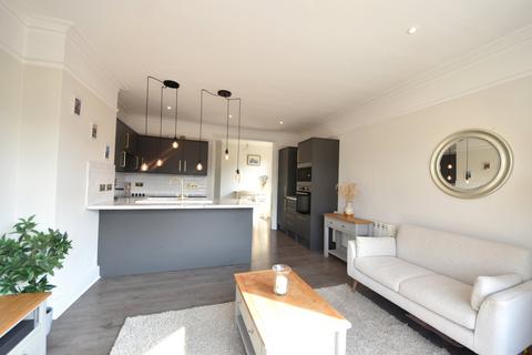 London Road, High Wycombe... 2 bed apartment for sale