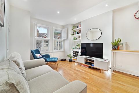 West Gardens, Colliers Wood SW17 2 bed flat for sale
