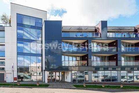 Titan Court, Flower Lane, Mill Hill 2 bed flat for sale