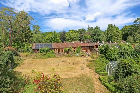 Farnham Road, Elstead, Godalming... 3 bed semi