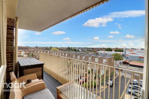 Wood Lane, DAGENHAM 2 bed apartment for sale