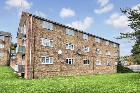 Hazel Close, Salisbury SP2 2 bed ground floor flat for sale