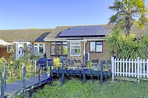 Rope Walk, Littlehampton BN17 2 bed terraced bungalow for sale