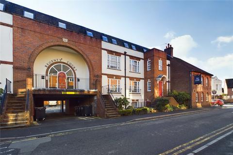 Regents Court, Newbury, Berkshire, RG14 2 bed apartment for sale