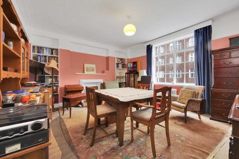 London WC1N 2 bed flat for sale