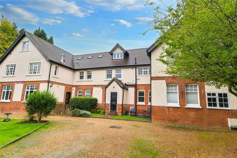 The Crescent, Farnham, Surrey, GU9 2 bed apartment for sale