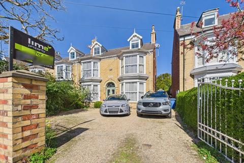 South Street, Cottingham, HU16 5 bed semi