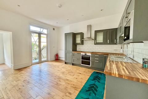 5 bedroom semi-detached house for sale