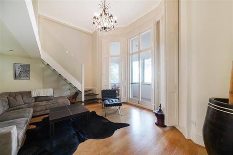 Queen's Gate, SW7 2 bed flat for sale